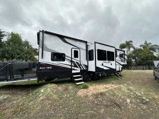 2022 Alliance Valor 36 V11 Toy Hauler