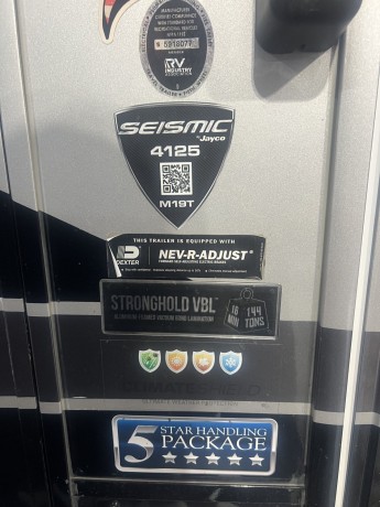 jayco-seismic-toyhauler-big-4