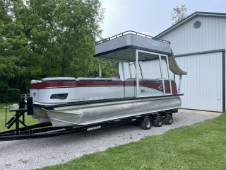 Tritoon Boat