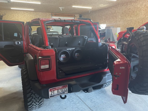 2017-jeep-wrangler-big-2