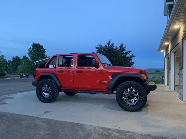 2017-jeep-wrangler-big-1