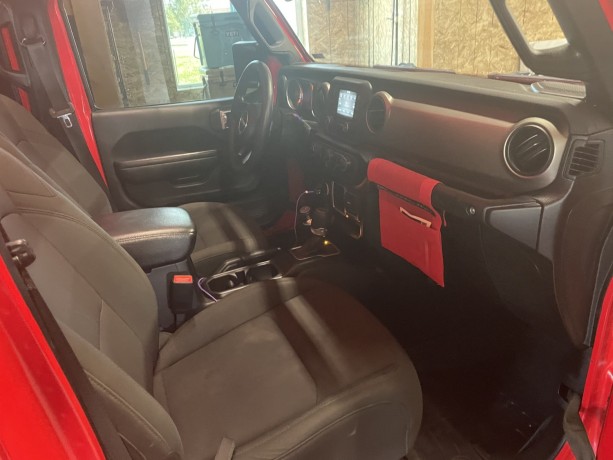 2017-jeep-wrangler-big-3