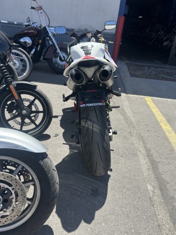 yamaha-yzf-r1-big-2
