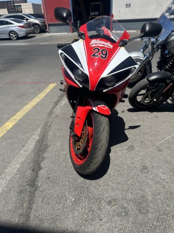 yamaha-yzf-r1-big-1