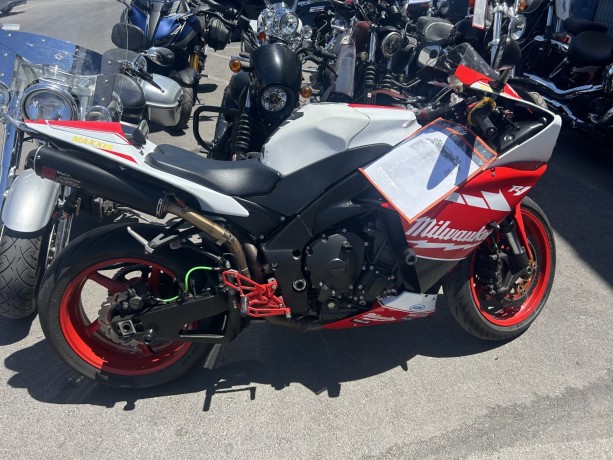 yamaha-yzf-r1-big-0