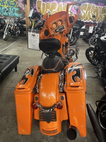 2010-harley-davidson-custom-street-glide-big-2