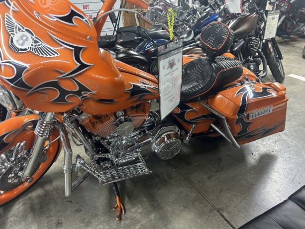 2010-harley-davidson-custom-street-glide-big-1