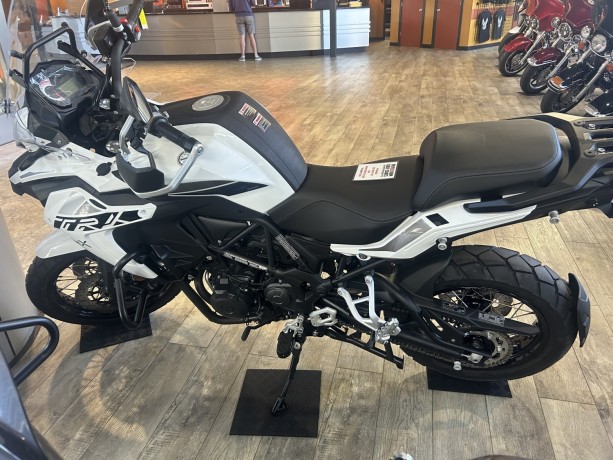 new-2022-benelli-trk-502-x-big-2
