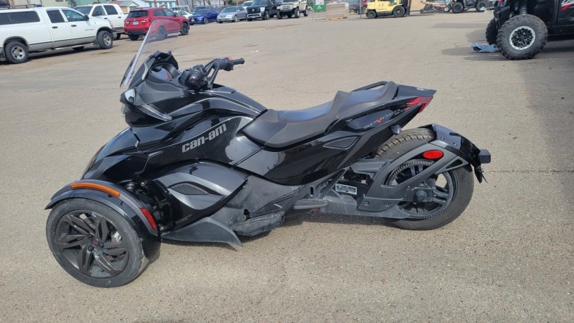 2016-can-am-spyder-st-s-big-0