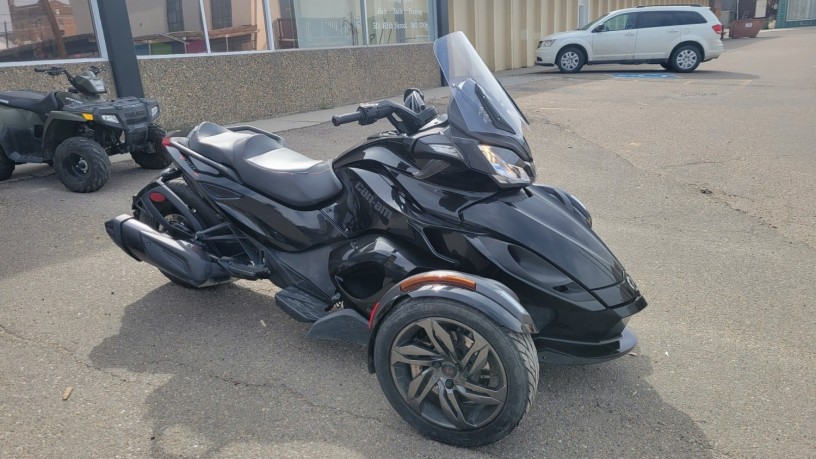 2016-can-am-spyder-st-s-big-2