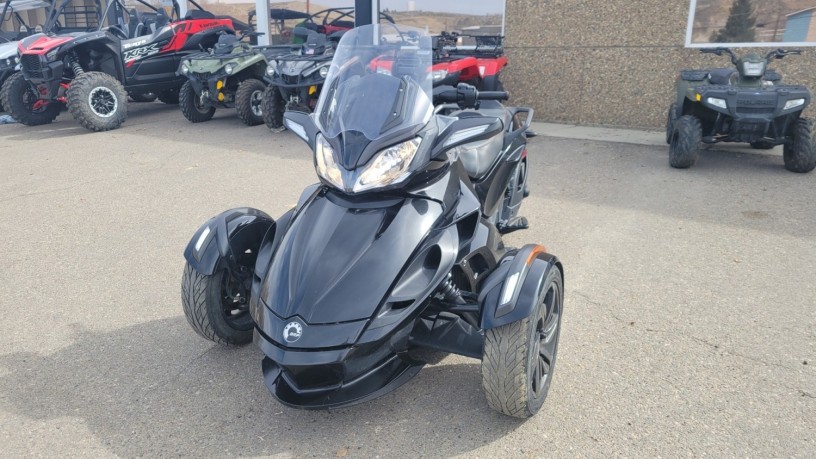 2016-can-am-spyder-st-s-big-1