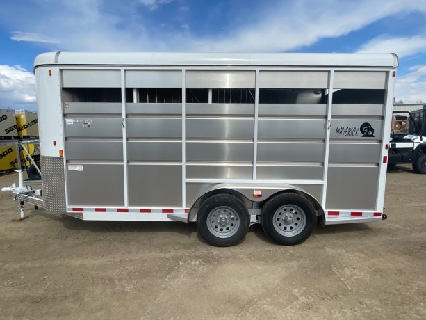 2023-maverick-3-horse-slant-nose-big-0