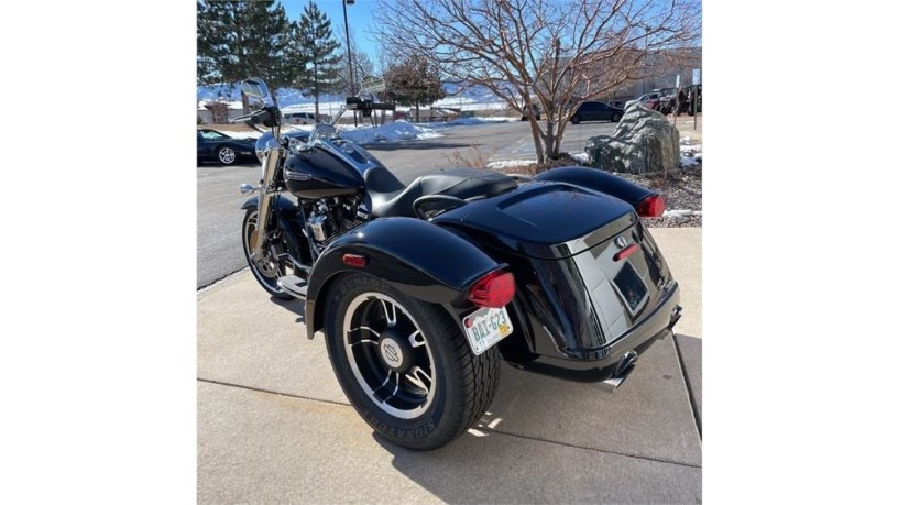 2021-harley-davidson-flrt-freewheeler-big-2