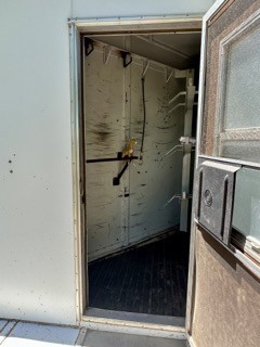 2005-ponderosa-5th-wheel-stock-trailer-big-4