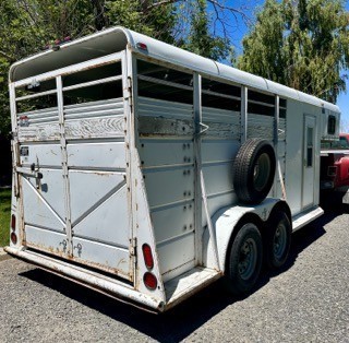 2005-ponderosa-5th-wheel-stock-trailer-big-2